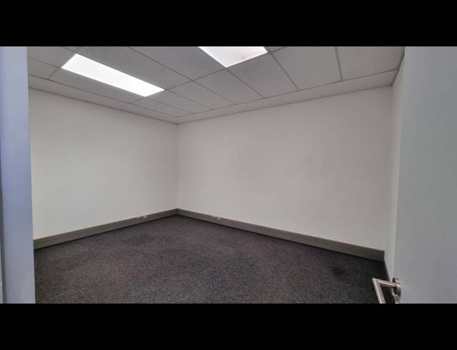 1,223M² WAREHOUSE TO LET IN GLEN MARAIS